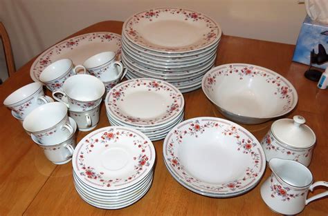 what are china dishes made out of